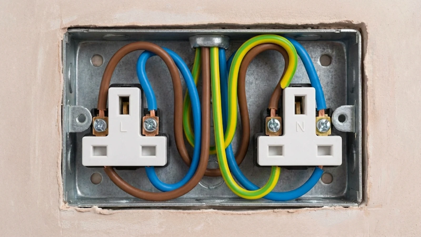 Electrical accessory showing correct conductor termination and connection
